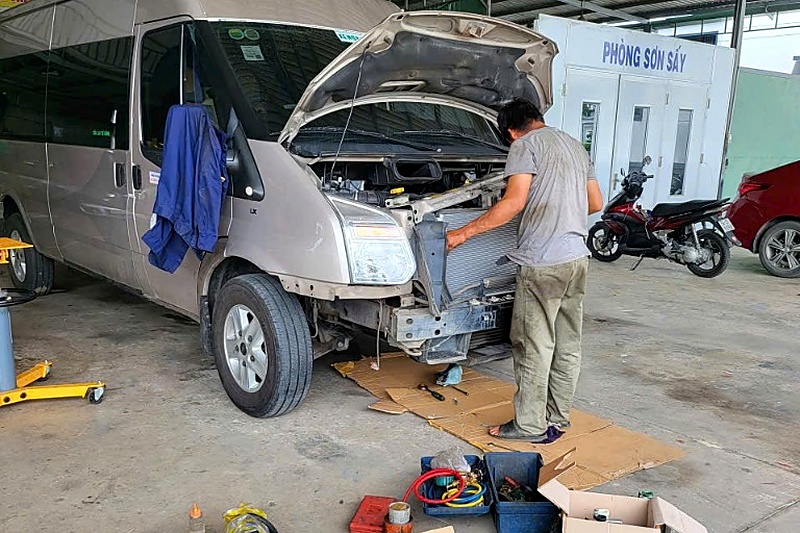 Vệ sinh khoang máy & dọn nội thất xe