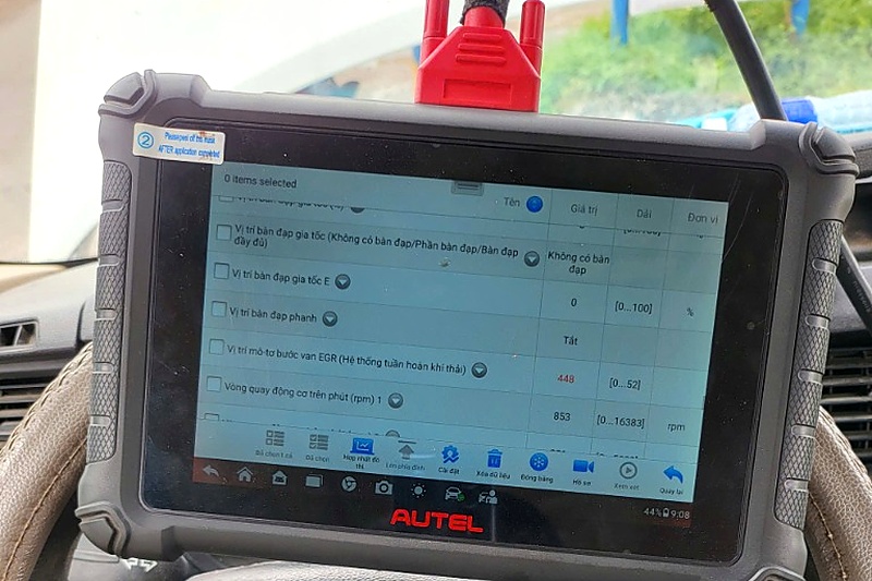 Máy chẩn đoán cắm cổng OBD kiểm tra đọc lỗi xe