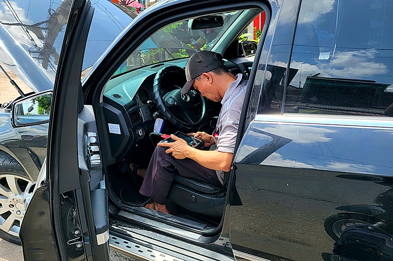 Đo kiểm tra dòng sạc máy phát và sức khỏe ắc quy